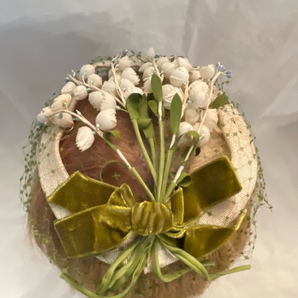 Vintage Lilly of the Valley Ladies Hat 2 Hair Combs Netting, Excellent Condition - Picture 10 of 13